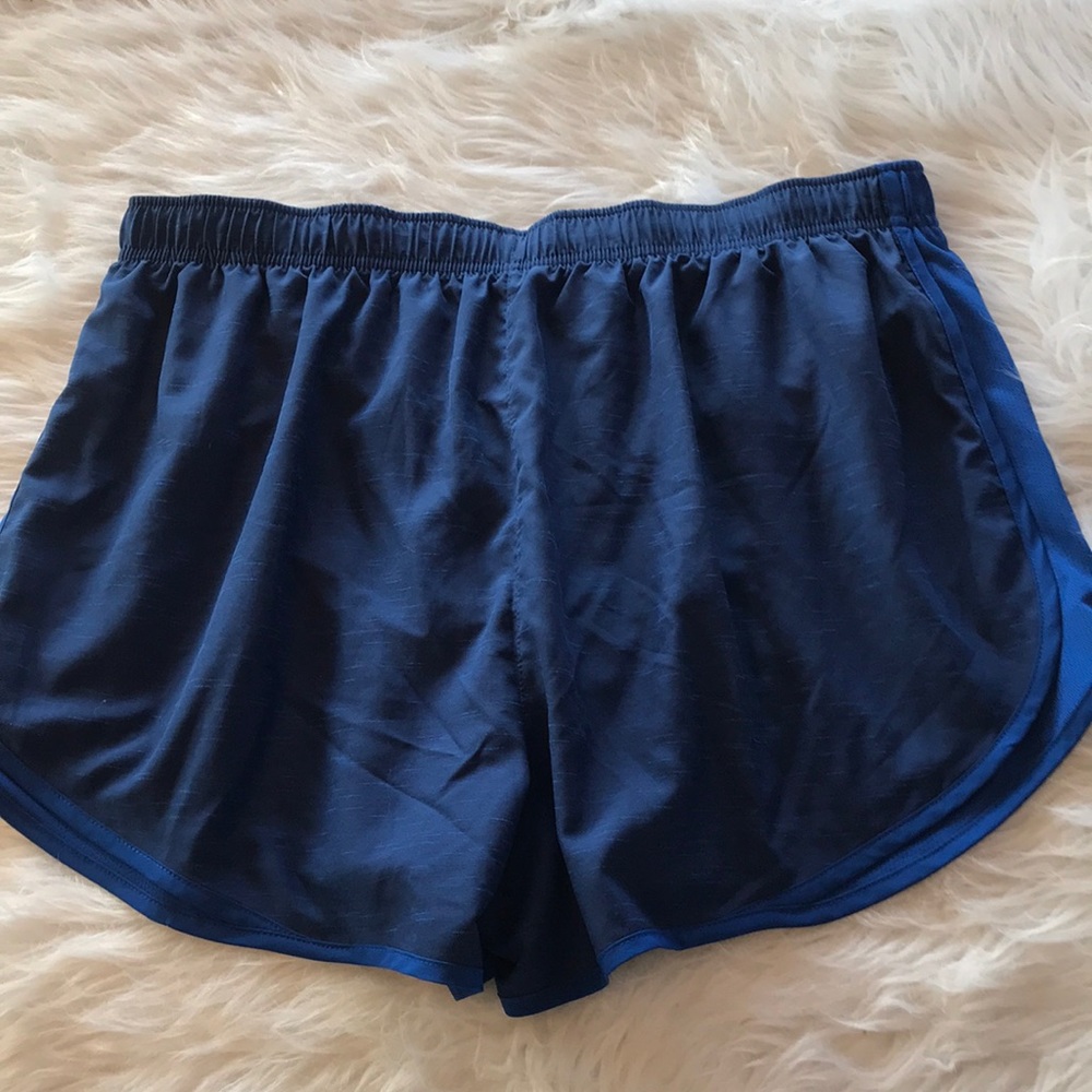 Women’s Nike Shorts - Picture 3 of 6